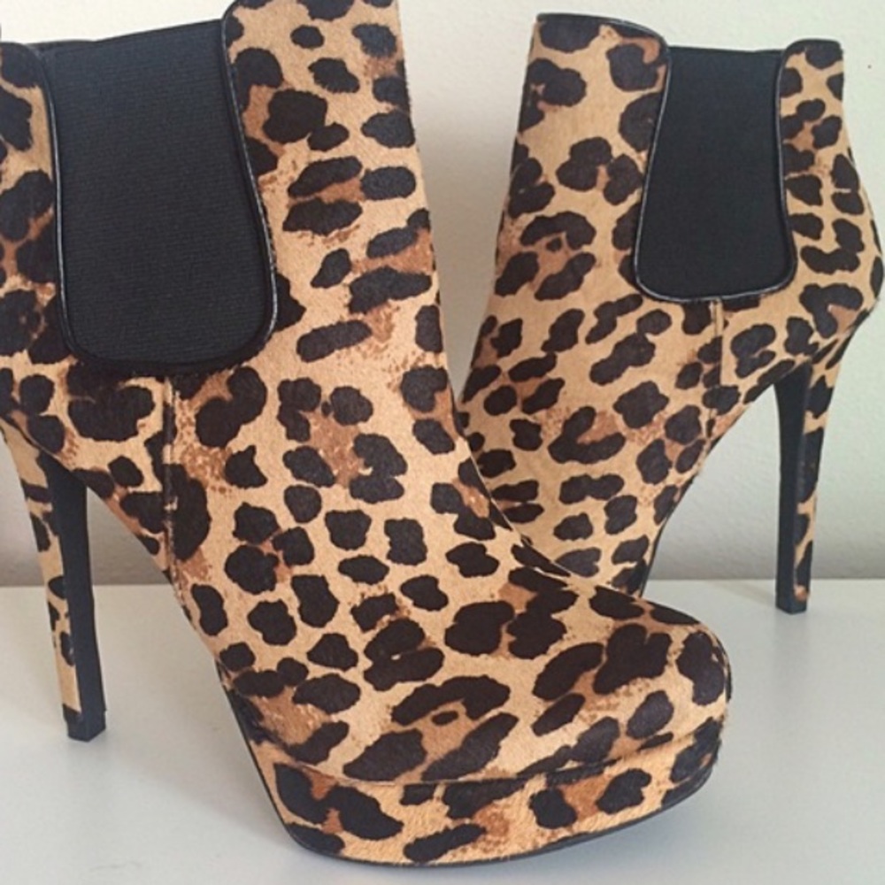Gianni Bini ‘Nikka’ Leopard booties